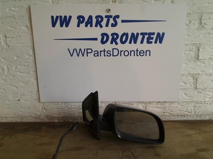 Buitenspiegel rechts van een Volkswagen Polo