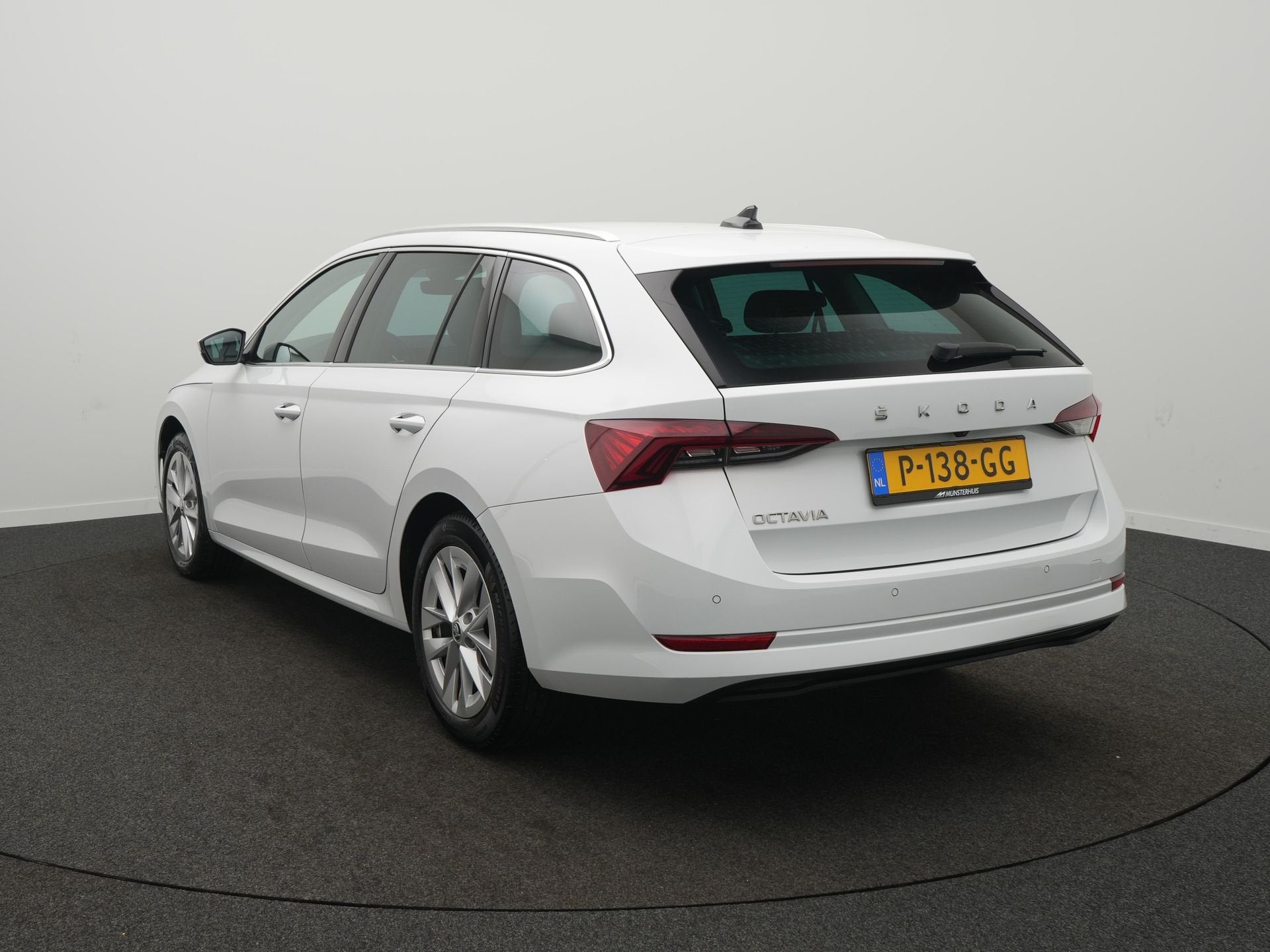 Skoda Octavia Combi 1.0 TSI Business Edition - Occasion Leas, Auto's, 12 maanden, Stof, Gebruikt, Wit