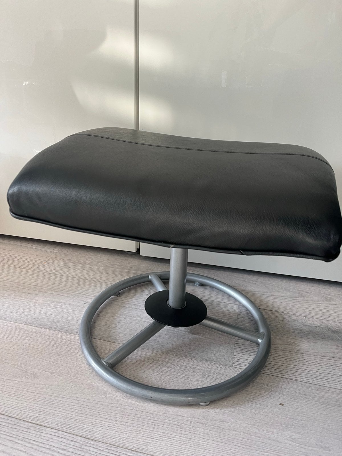 IKEA Voetenbank/kruk zwart leer, Ophalen, Minder dan 50 cm, Gebruikt, Leer