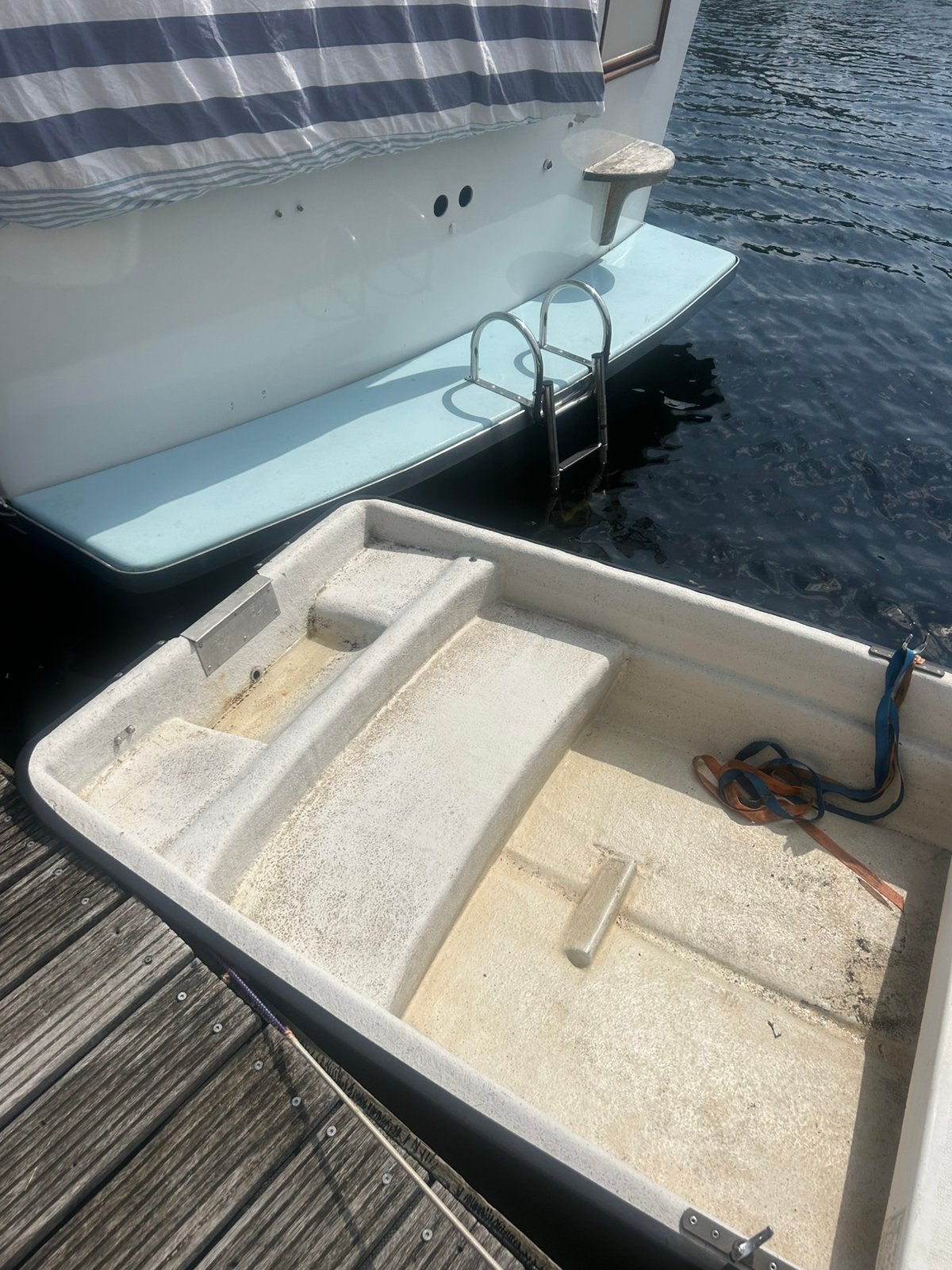 Polyester bootje zonder moter , 2,60 lang, Ophalen of Verzenden, Zo goed als nieuw, Overige typen, Motorboot