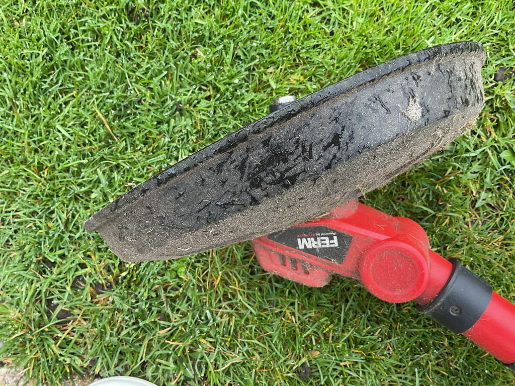 Ferm Grastrimmer - Accu aangedreven, Tuin en Terras, Ophalen of Verzenden, Gebruikt, 30 tot 50 cm, Accu
