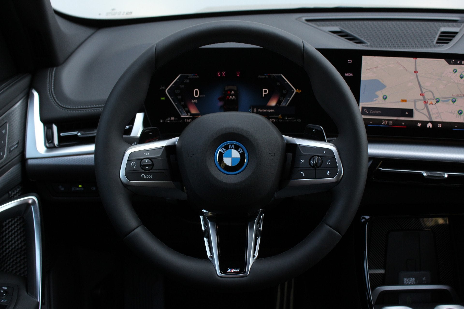 BMW X1 xDrive25e M Sport Automaat / Trekhaak / Panoramadak /, Auto's, BMW, Zwart, Zwart, Leder, Bedrijf