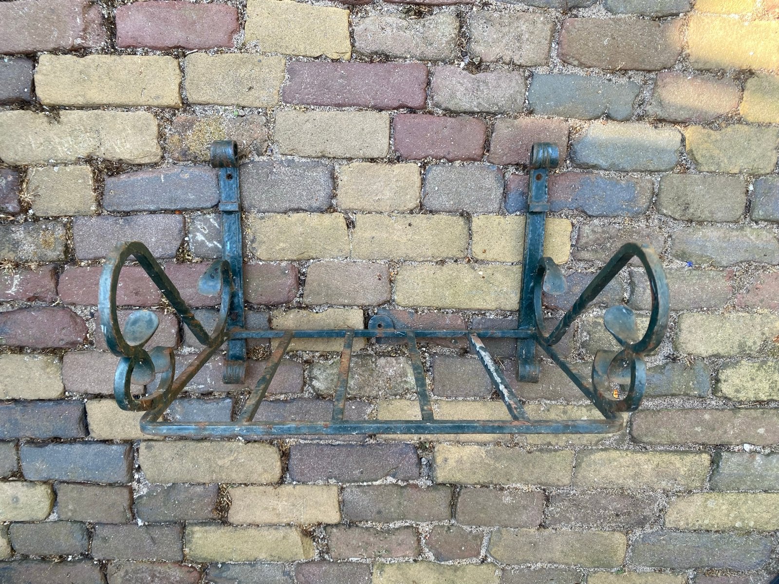 Antiek Groen IJzeren Muur Plantenrek met Kruldetails, Tuin en Terras, Bloembakken en Plantenbakken, Ophalen, Gebruikt, Balkon