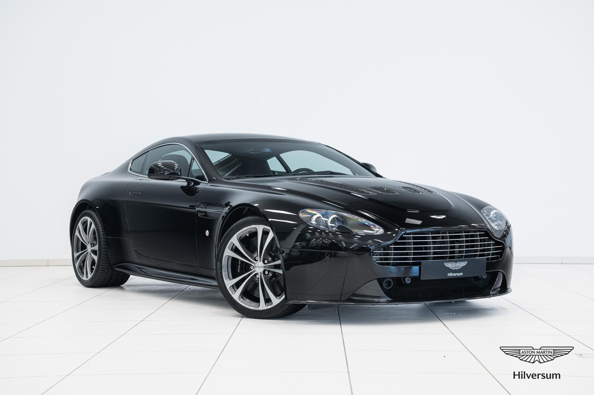 Aston Martin V12 Vantage | Manual | First Owner | NL Auto |, Auto's, Aston Martin, Euro 5, Achterwielaandrijving, Gebruikt, Automatische klimaatregeling