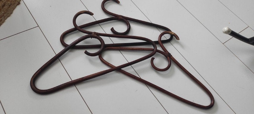 Vintage bamboe kledinghangers donkerbruin 3x, Ophalen of Verzenden, Zo goed als nieuw, Hout, Volwassenen