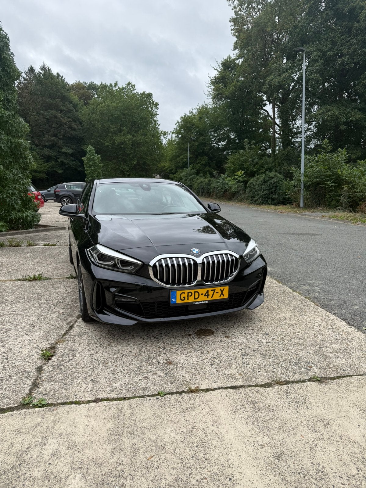 BMW 1-Serie 118i M sport 140pk Aut 2020 Zwart, Auto's, LED verlichting, Leder en Stof, Zwart, Particulier