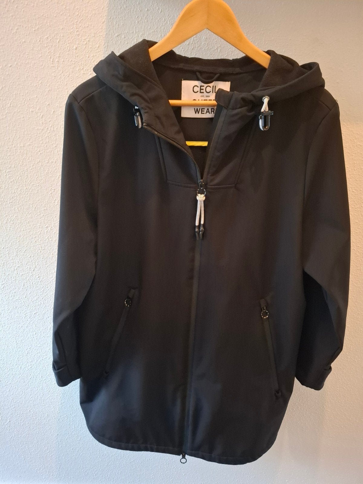 Regenjas lengte tot de knie met fleece binnenkant +capuchon, Maat 38/40 (M), Zwart, Ophalen of Verzenden, Zo goed als nieuw
