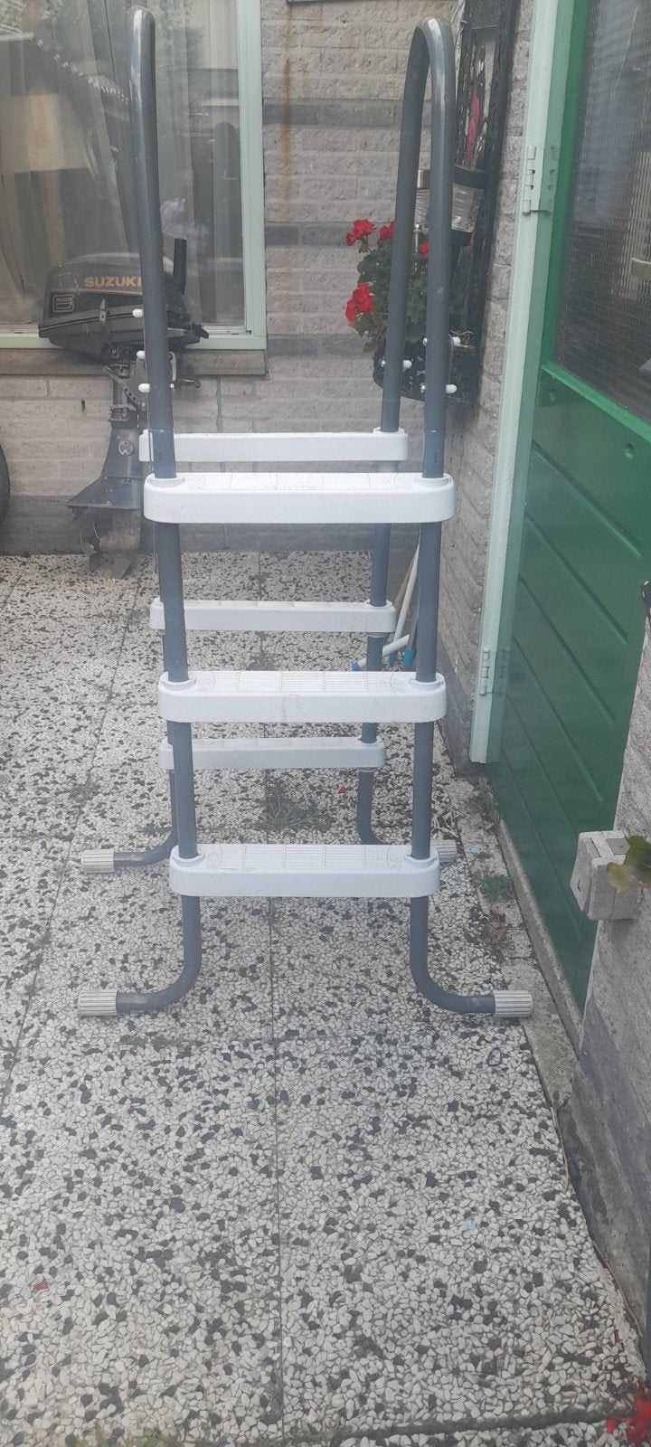 Zwembadladder - Gebruikt maar in goede staat, Doe-het-zelf en Verbouw, Ladders en Trappen, Ophalen of Verzenden