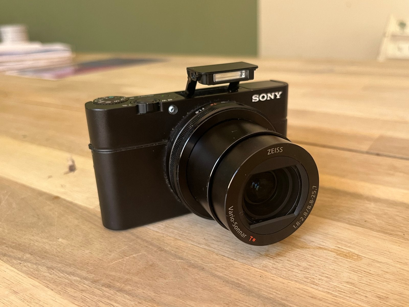 Sony RX100 III compactcamera met accessoires, Ingebouwde flitser, Verzenden, Zo goed als nieuw, Compactcamera