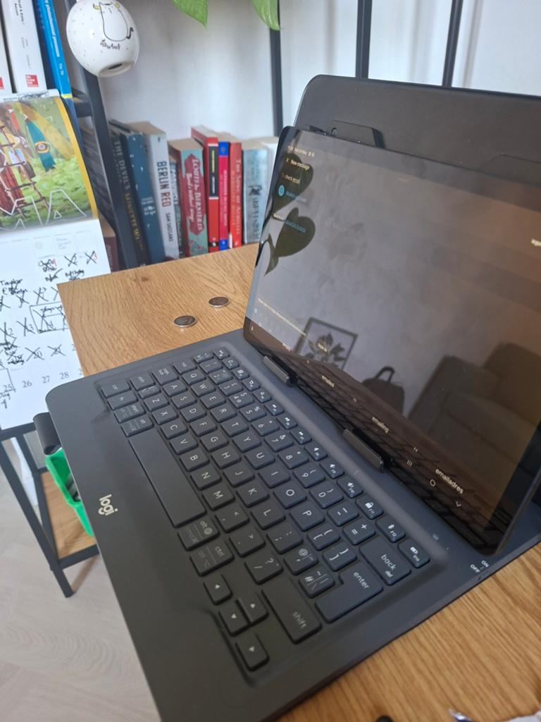 Logitech universal folio toetsenbord voor tablet, 10 inch, Logitech, Ophalen of Verzenden, Zo goed als nieuw