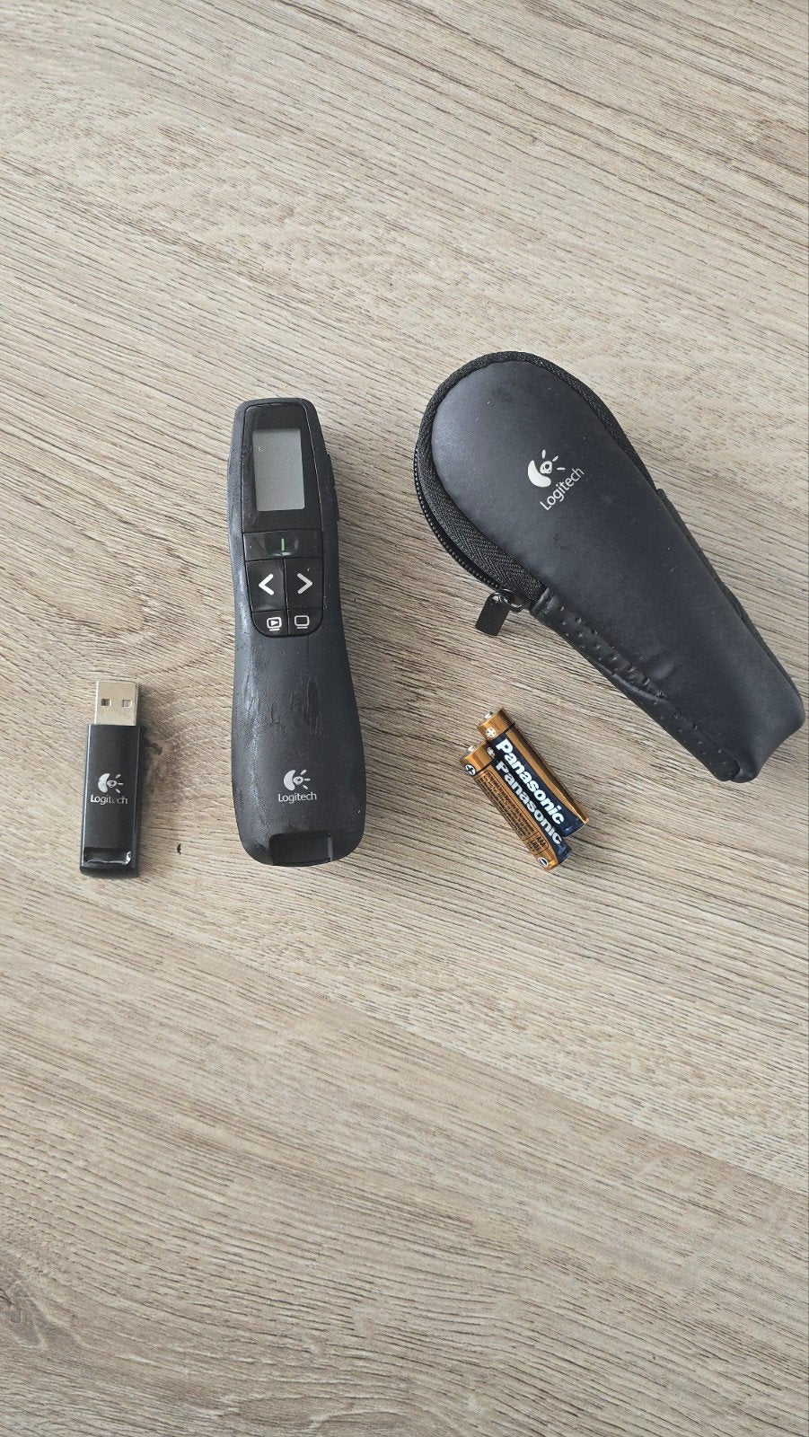 Logitech R800 Presenter met USB-ontvanger en hoesje, Computers en Software, Ophalen of Verzenden, Gebruikt, Logitech, MacOS