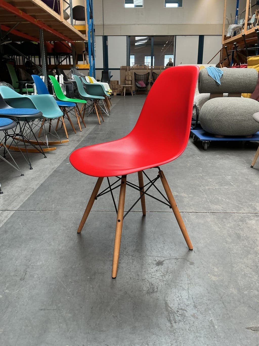 Vitra Eames Plastic Chair DSW | Eetkamerstoel | Rood | Essen