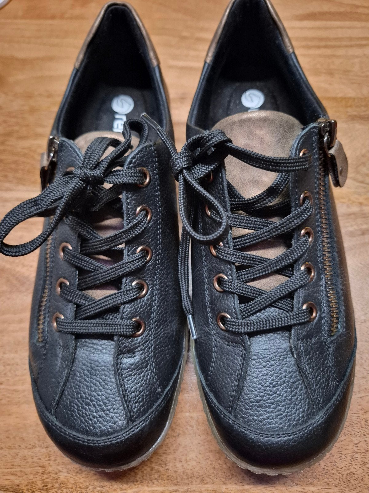 REMONTE schoen zwart mt 40, Ophalen of Verzenden, Zo goed als nieuw, Zwart, Sneakers of Gympen