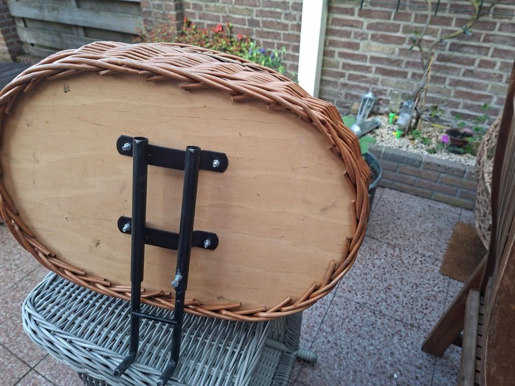 Rotan hondenfietsmand met stuurbevestiging.Perfecte staat., Ophalen, Stuurbevestiging, Basil, Zo goed als nieuw