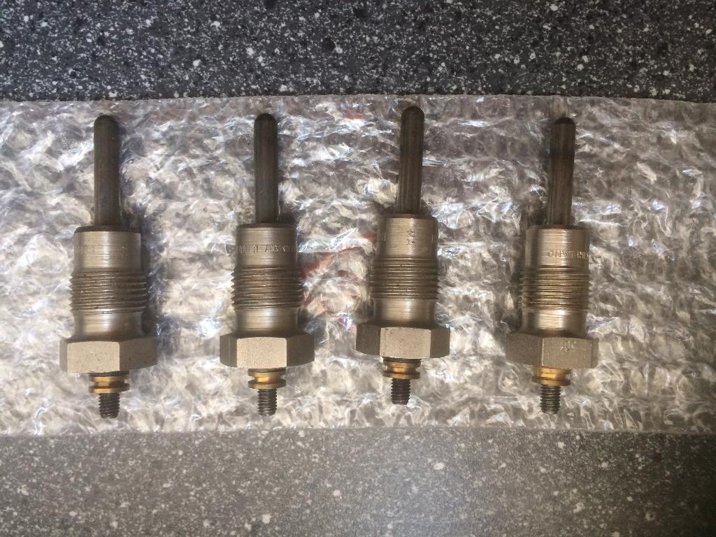 w115 w123 mb mercedes /8 gloeibougies nieuw  4X Glow Plugs, Auto-onderdelen, Klein materiaal, Mercedes-Benz, Oldtimer onderdelen
