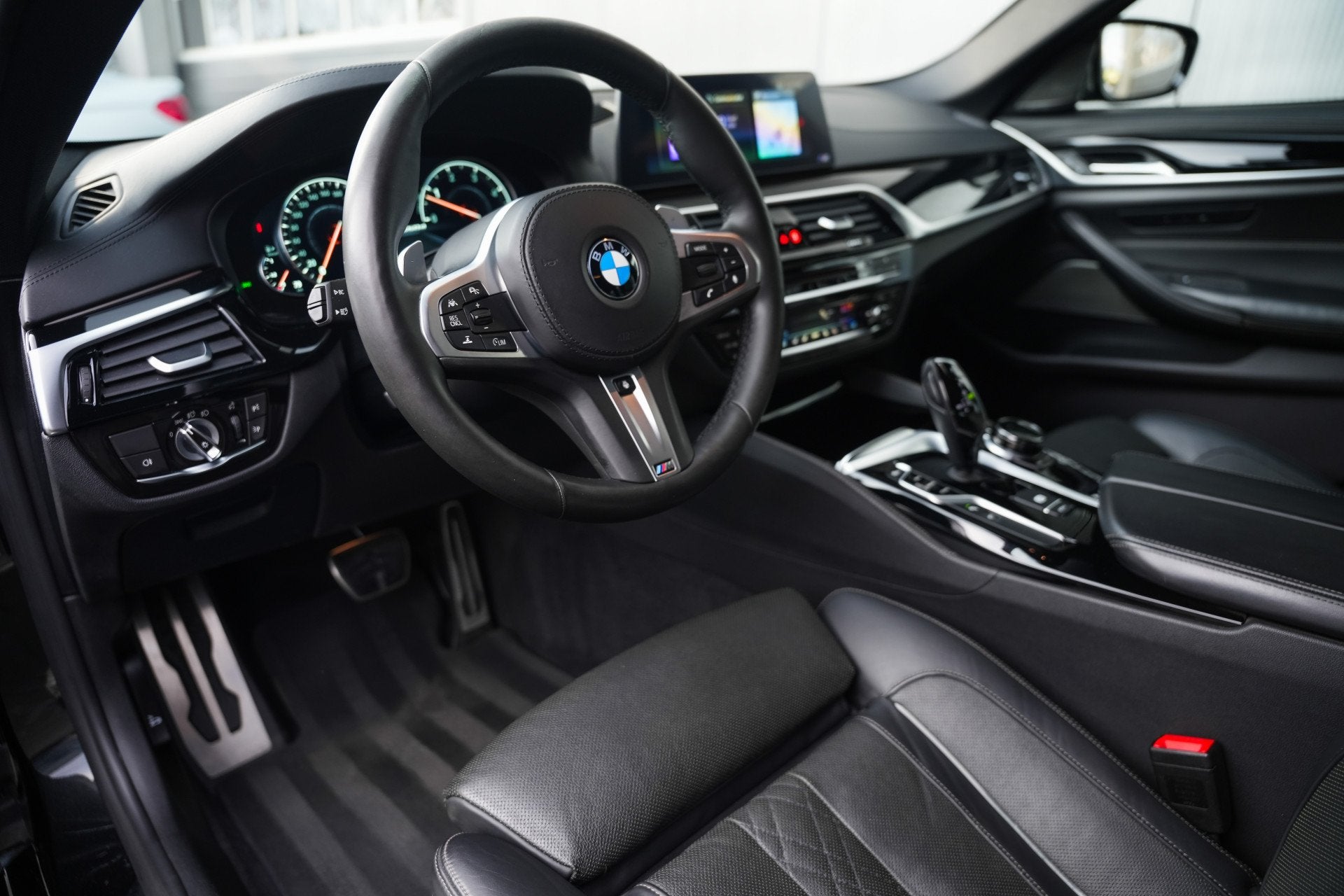 BMW 5 Serie Touring M550d 400pk xDrive High Executive M-Spor, Automaat, Lichtsensor, 15 km/l, Gebruikt