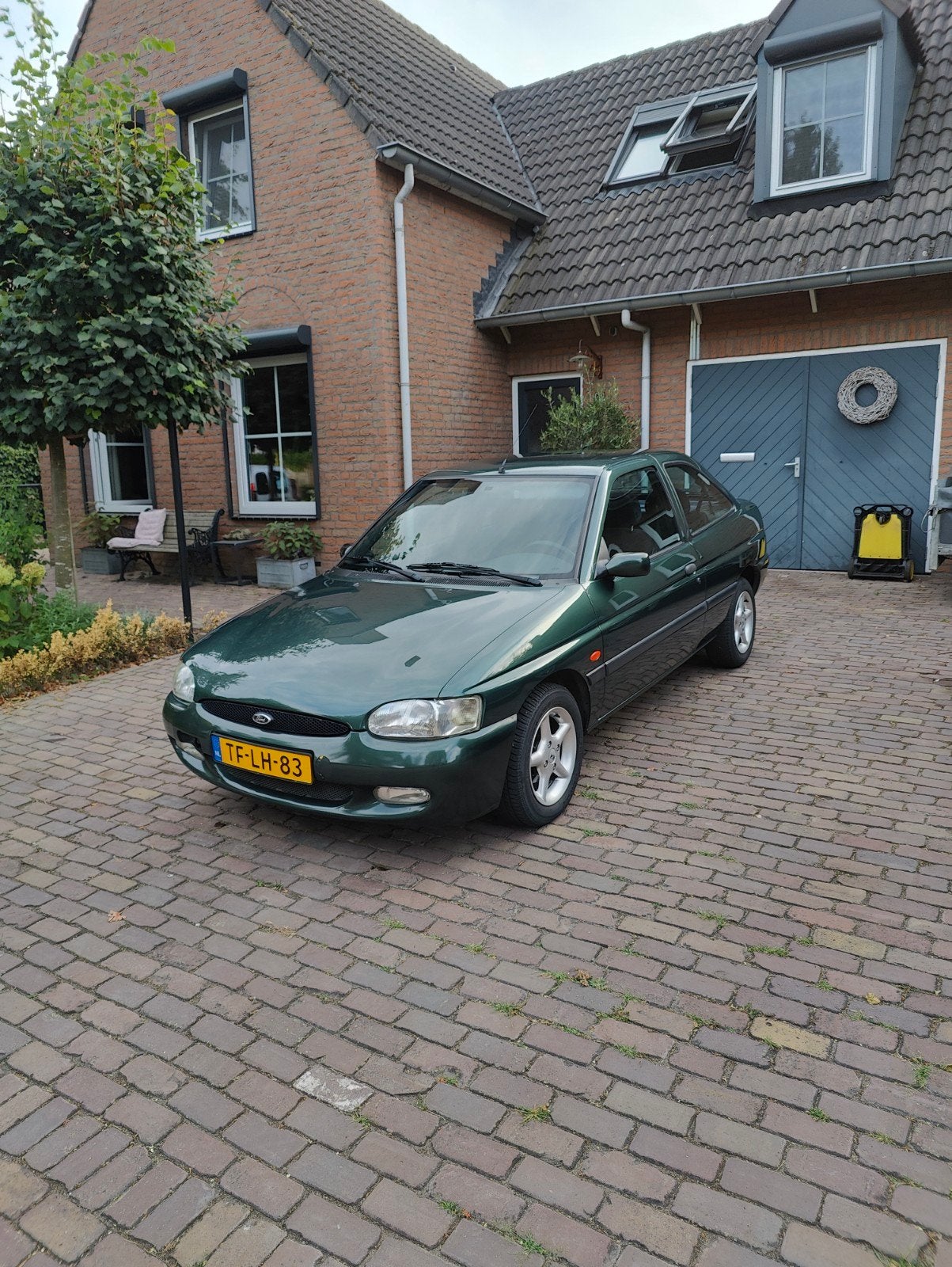 Ford Escort 1.6 I 1998 Groen met airco en lage KM., Auto's, Ford, Escort, Stof, 4 cilinders, 49 €/maand