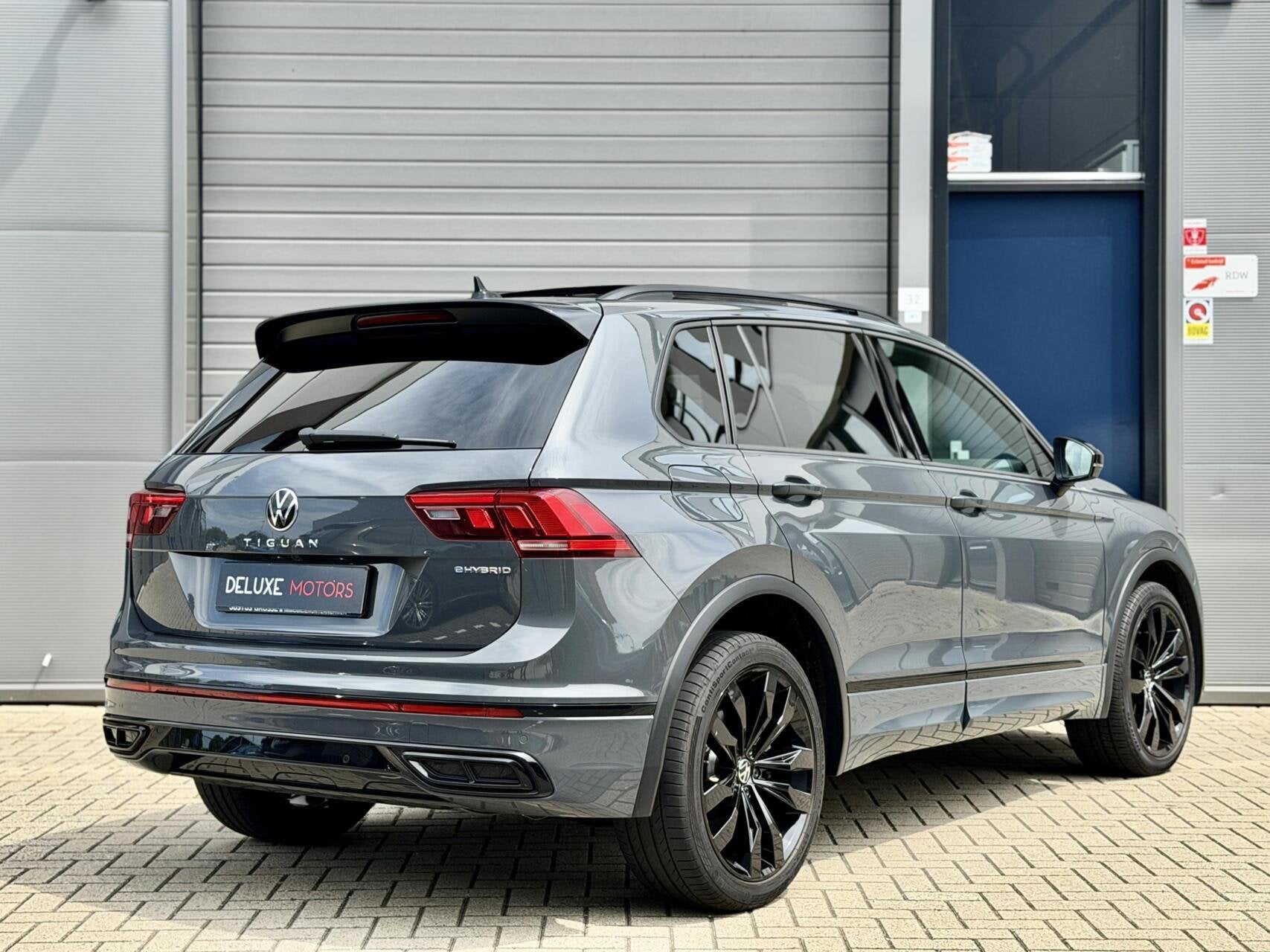Volkswagen Tiguan 1.4 TSI eHybrid R-Line Pano|Leder|Memory, Auto's, 1716 kg, Gebruikt, Zwart, 4 cilinders
