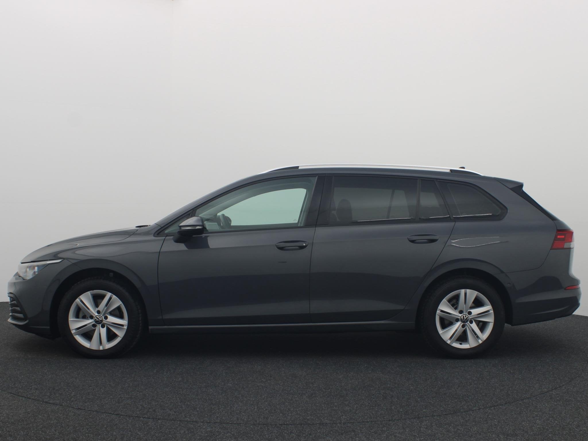 Volkswagen Golf Variant 1.5 eTSI Life Business AUTOMAAT / TR, Auto's, Dealer onderhouden, 4 cilinders, 700 kg, Origineel Nederlands