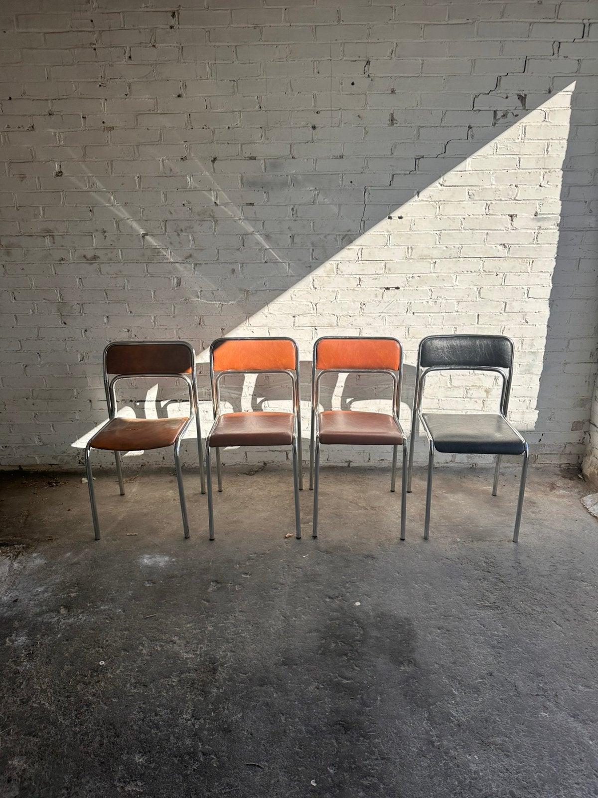 Bauhaus Design vintage chromen buisframe stoelen, Ophalen, Zwart, Vier, Metaal