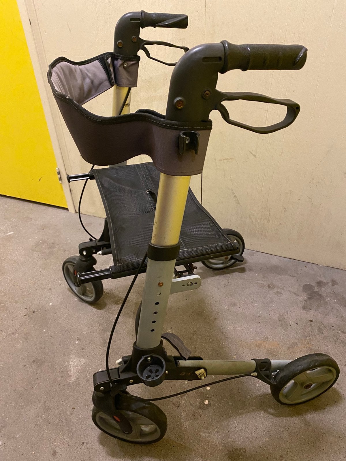 Opvouwbare rollator, Ophalen of Verzenden, Opvouwbaar, Zo goed als nieuw