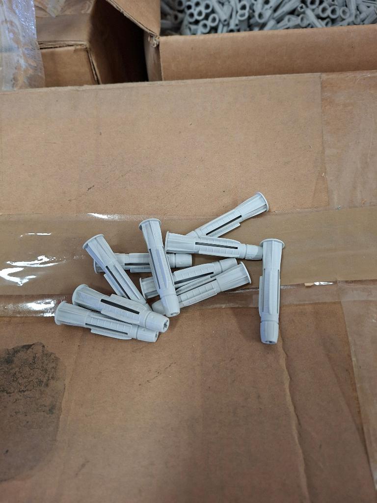 Pluggen, Ophalen, Nieuw, 50 tot 100 mm, Pluggen
