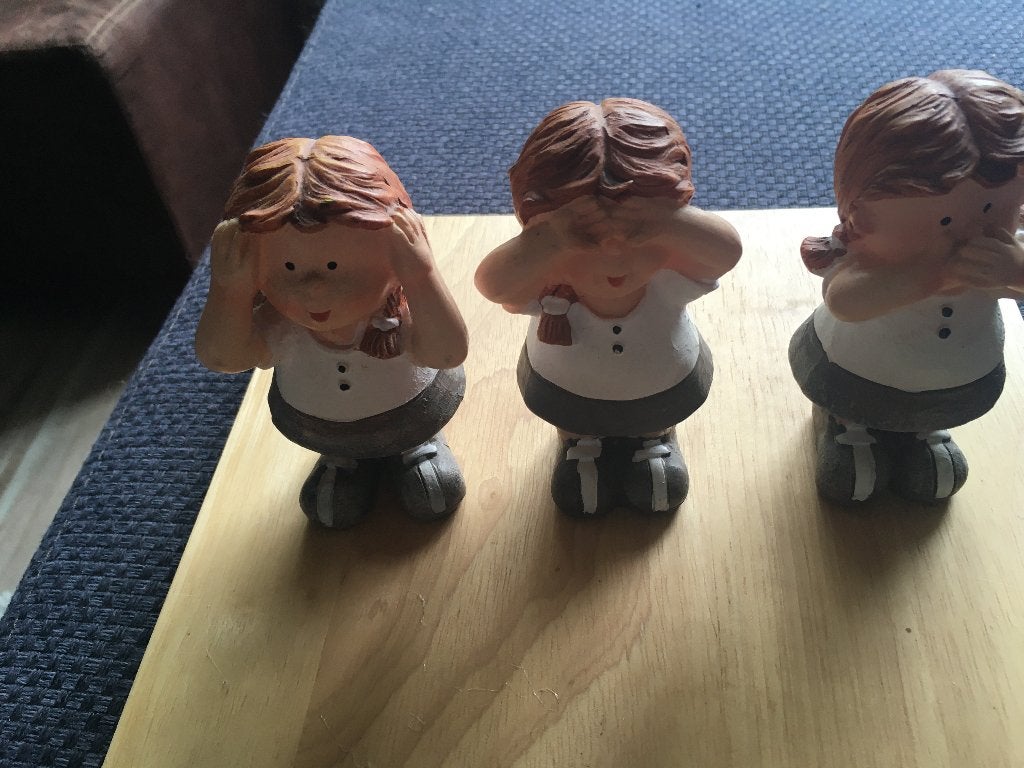 de 3 zusjes in de serie  HOREN-ZIEN EN ZWIJGEN, Ophalen of Verzenden, Zo goed als nieuw, Mens