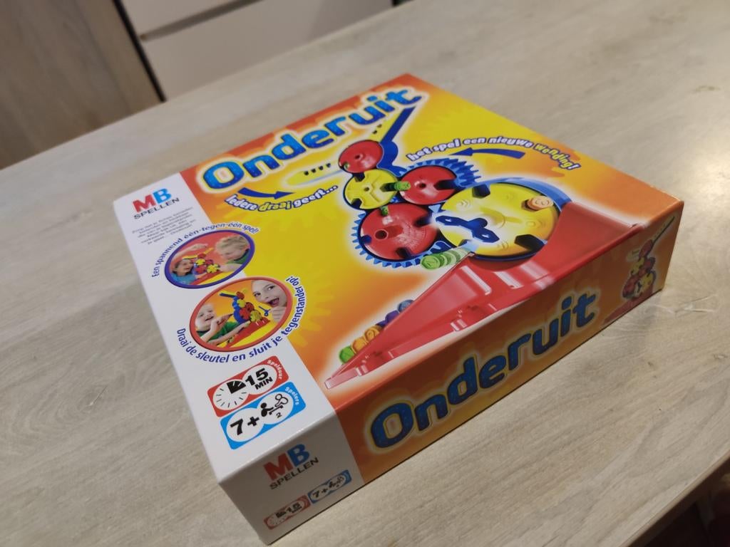 MB Spellen Onderuit - Strategisch Tandwielspel, Een of twee spelers, Ophalen of Verzenden, Hasbro European Services, 4 The Square, Stockley Park, Uxbridge, Middlesex, UB11 1ET, UK
