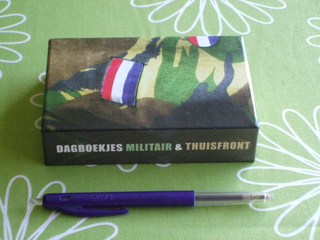 Dagboekjes militair & thuisfront in box - Hulp voor Helden, Verzamelen, Ophalen of Verzenden, Overige soorten, Nederland, Overige typen