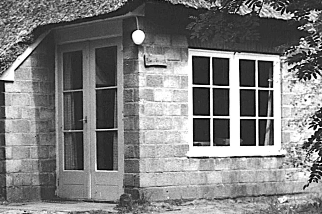 946337 Assen 1974 Bungalow Buiten Centrum Witterzomer niet g, Ophalen of Verzenden, 1960 tot 1980, Ongelopen, Drenthe