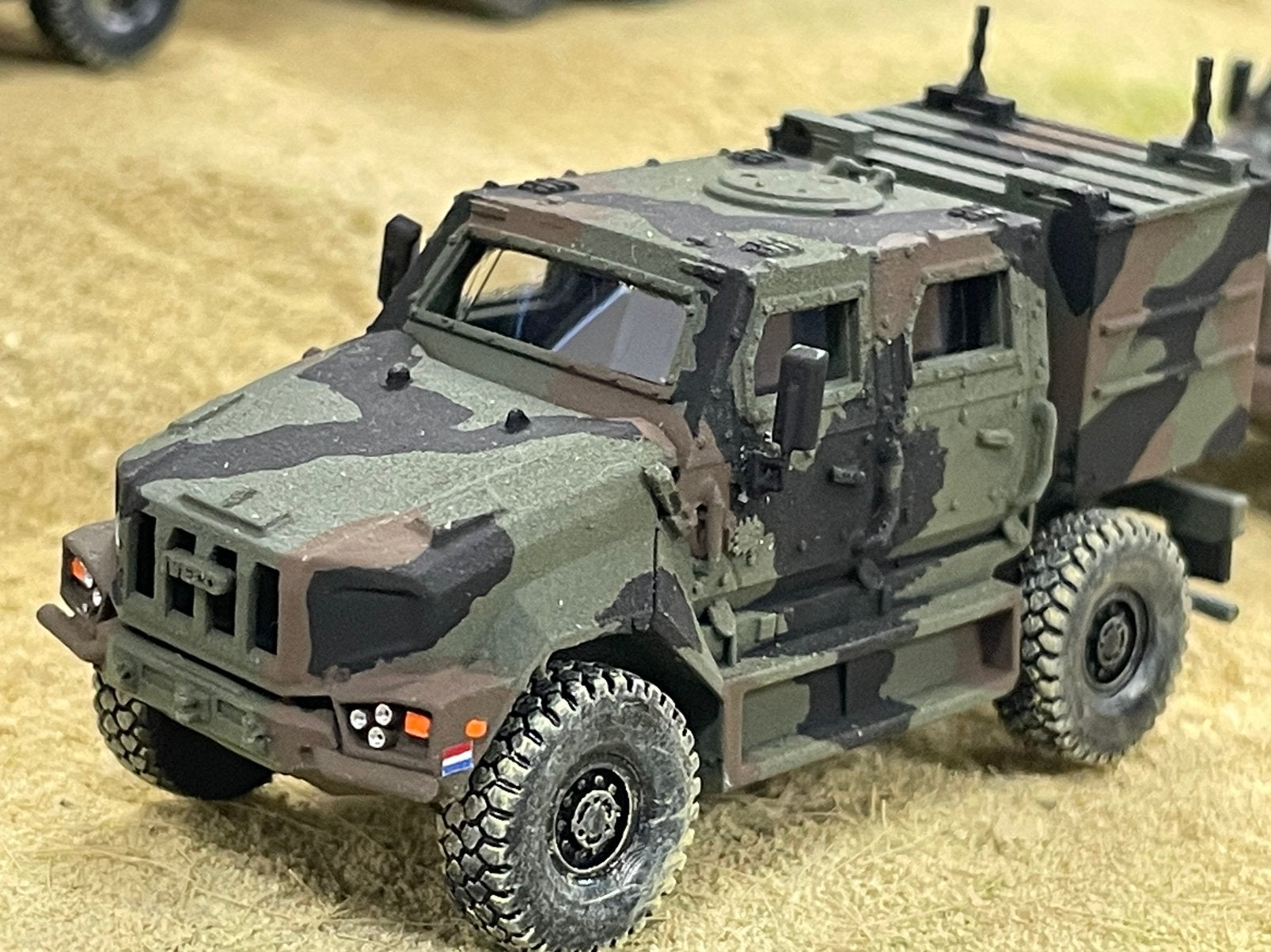 1:87 Iveco IDV Manticore defensie, zelfbouw, Ophalen of Verzenden, Zo goed als nieuw, Bus of Vrachtwagen, Overige merken