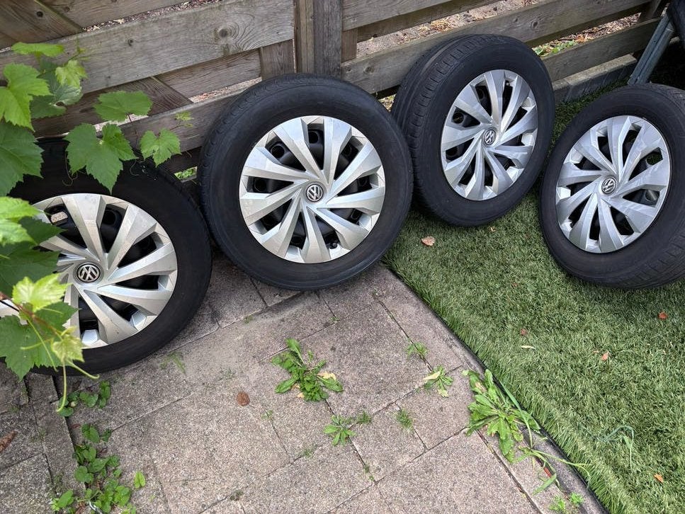 Polo 2018 aw 2G velgen en bridgestone banden met wieldoppen, Ophalen, Gebruikt