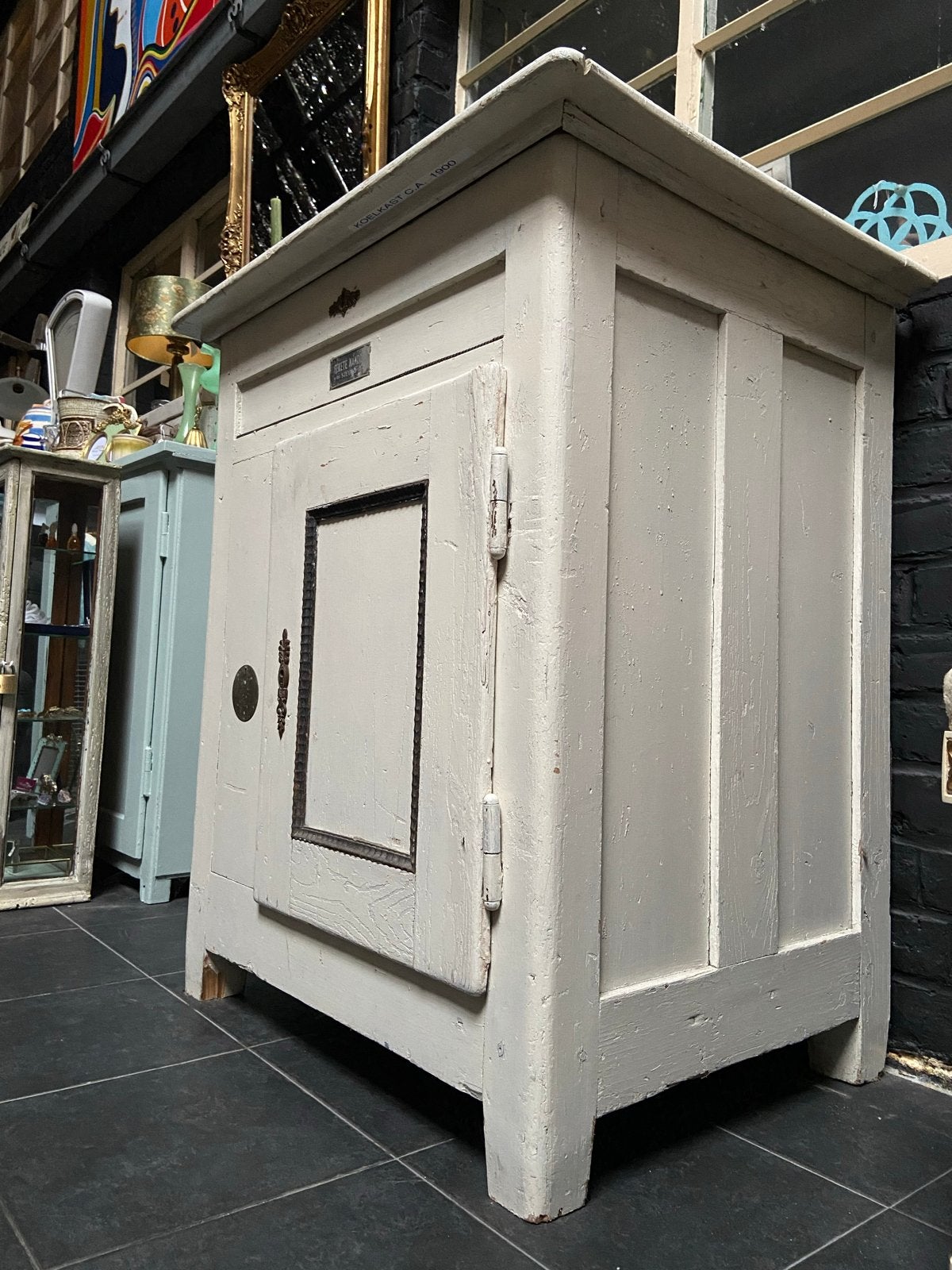 Antieke ijskast, brocante, landelijk kastje, kluis kast wit, Ophalen of Verzenden