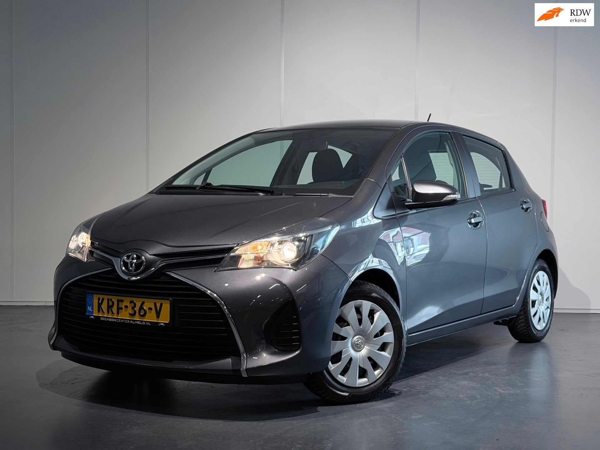 Toyota Yaris 1.3 VVT-i Aspiration /Airco/Elek.Pakket/Camera/, Stof, Gebruikt, Euro 6, 4 cilinders