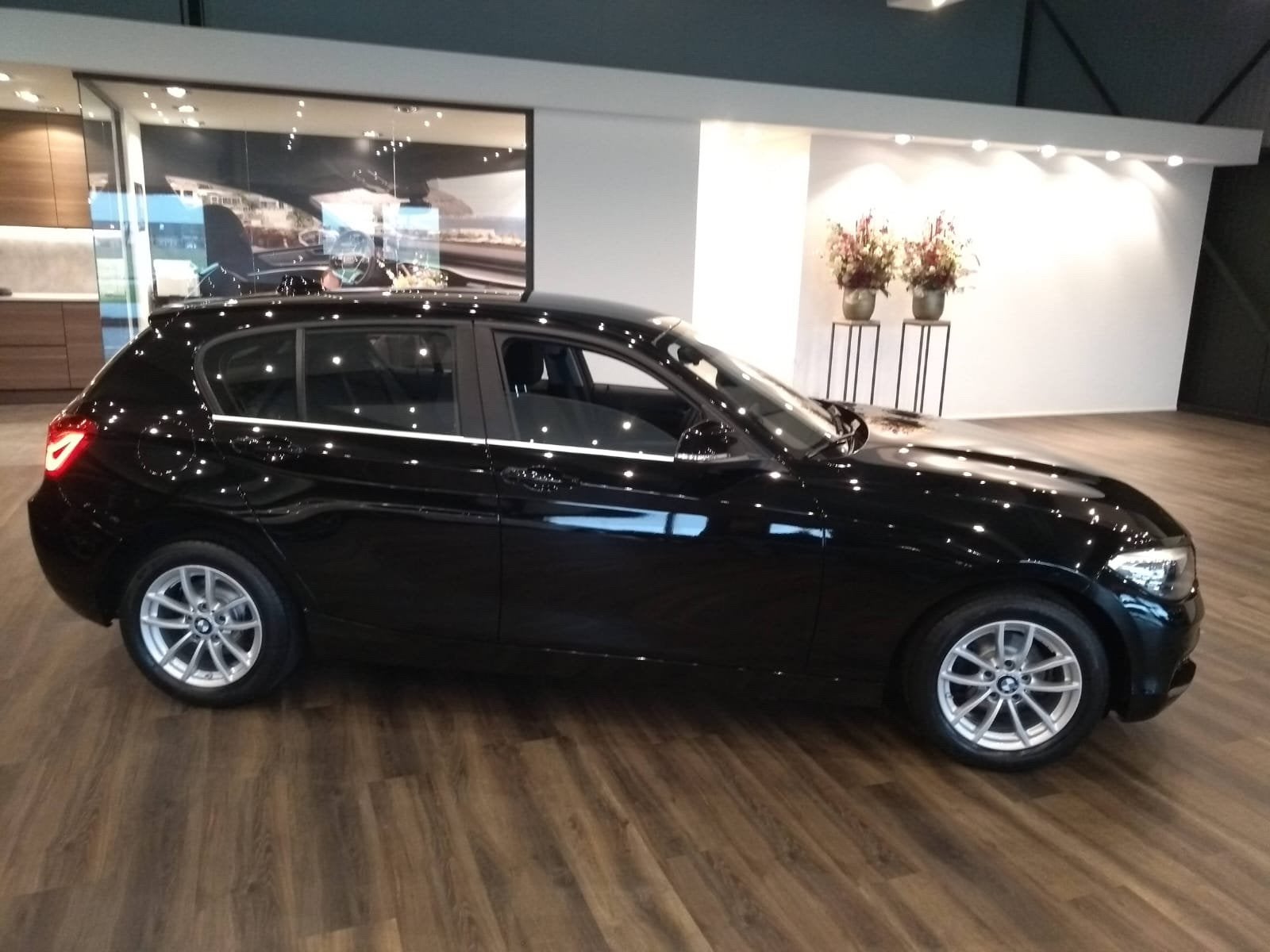 BMW 1-Serie 116i 109pk 2016 Zwart, 1-Serie, Achterwielaandrijving, 1280 kg, Zwart
