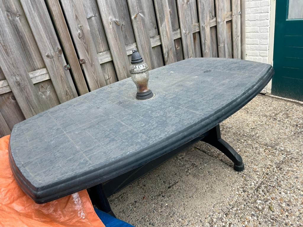 Gratis tuintafel en tuinstoel, Tuin en Terras, Ophalen, Gebruikt, Ovaal, Kunststof