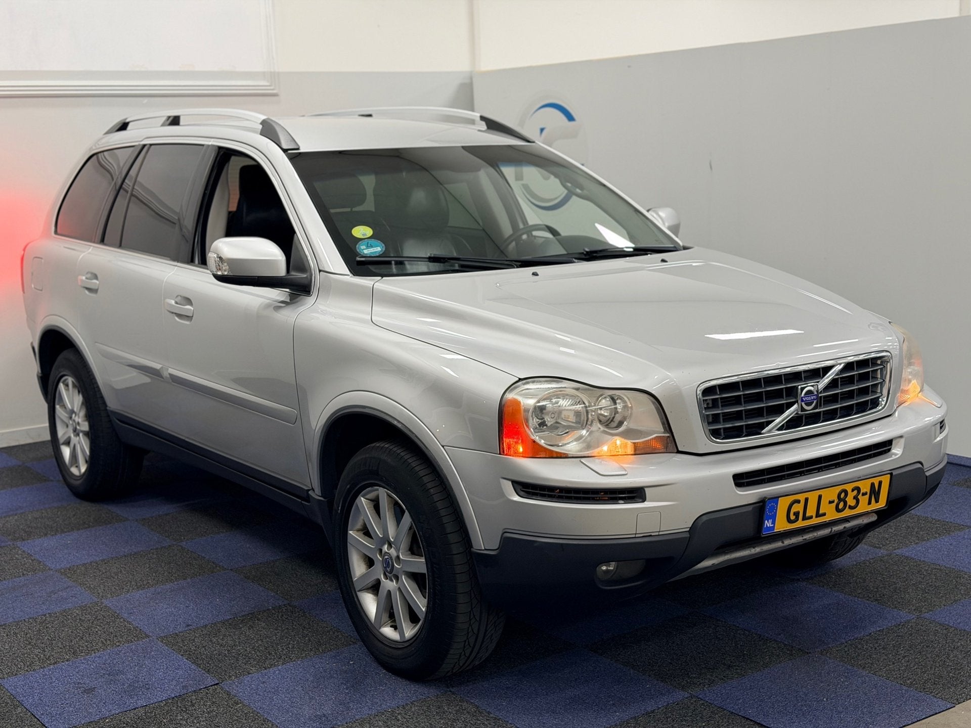 Volvo XC90 3.2 Kinetic / AUTOMAAT / DEALER ONDERHOUDEN / NET, Automatische klimaatregeling, Gebruikt, 7 stoelen, Leder
