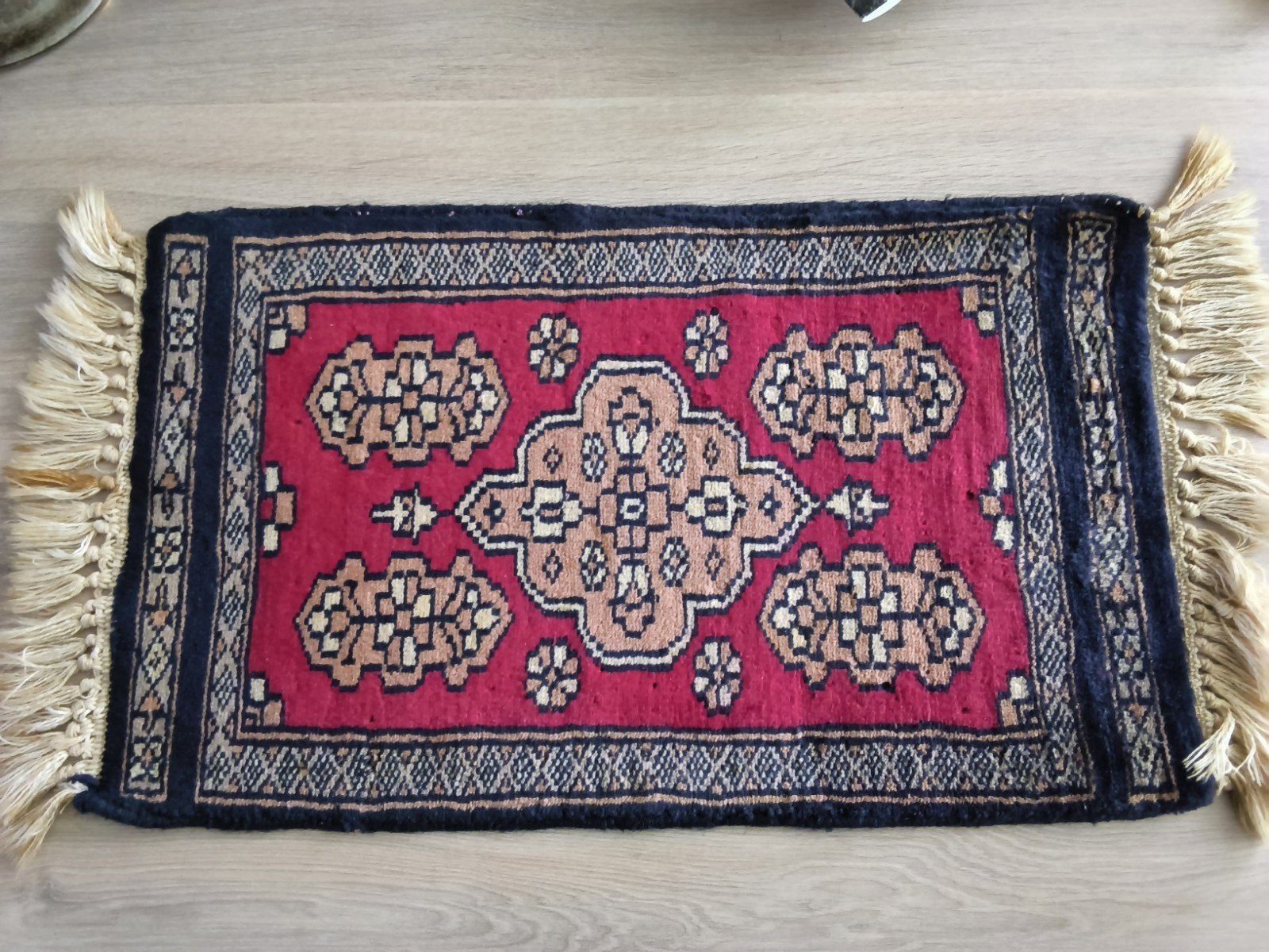 Vintage Oosters Tapijtje - Rood met Donkerblauwe Accent, Gebruikt, 50 tot 100 cm, Ophalen of Verzenden, Rechthoekig