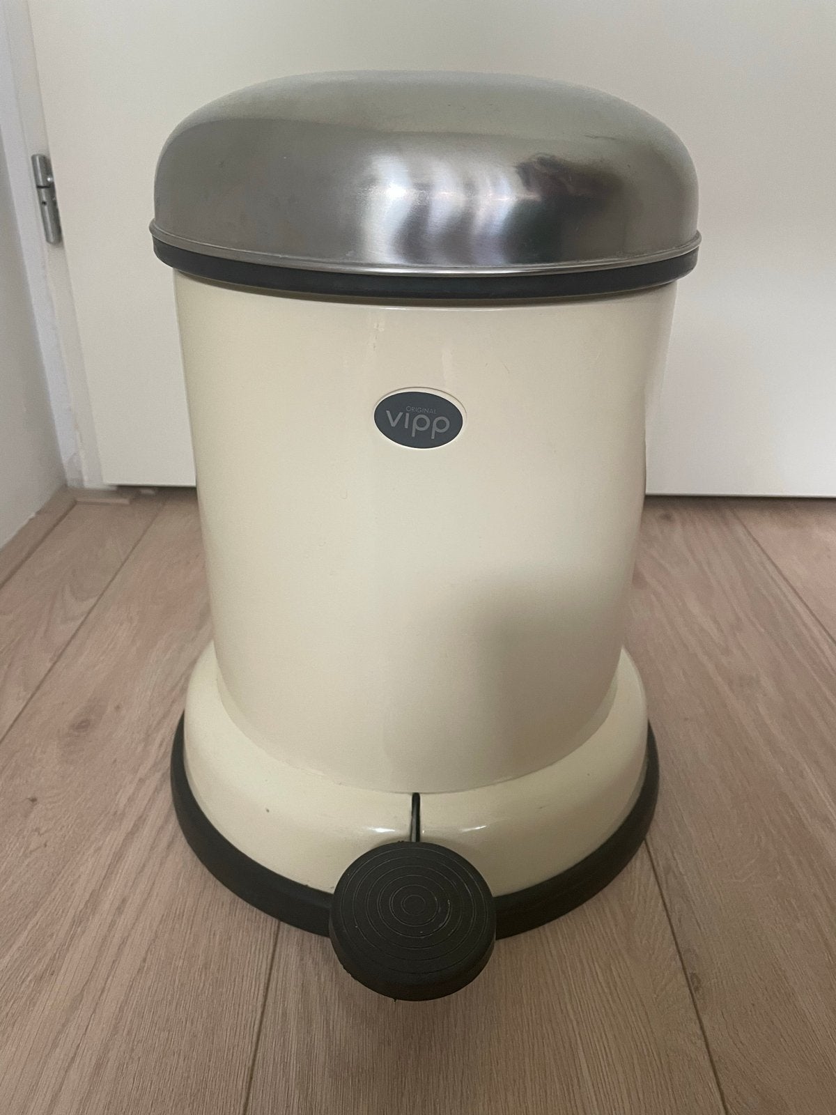 Vipp 8L Pedaalemmer - Crème met RVS deksel, Ophalen, Gebruikt, Met pedaal, Minder dan 10 liter