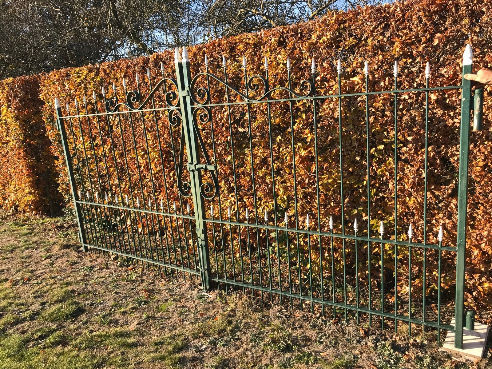 Sierlijk groen tuinhek met poort - Gebruikt, Ophalen, Met poort, Gebruikt, Sierhekwerk