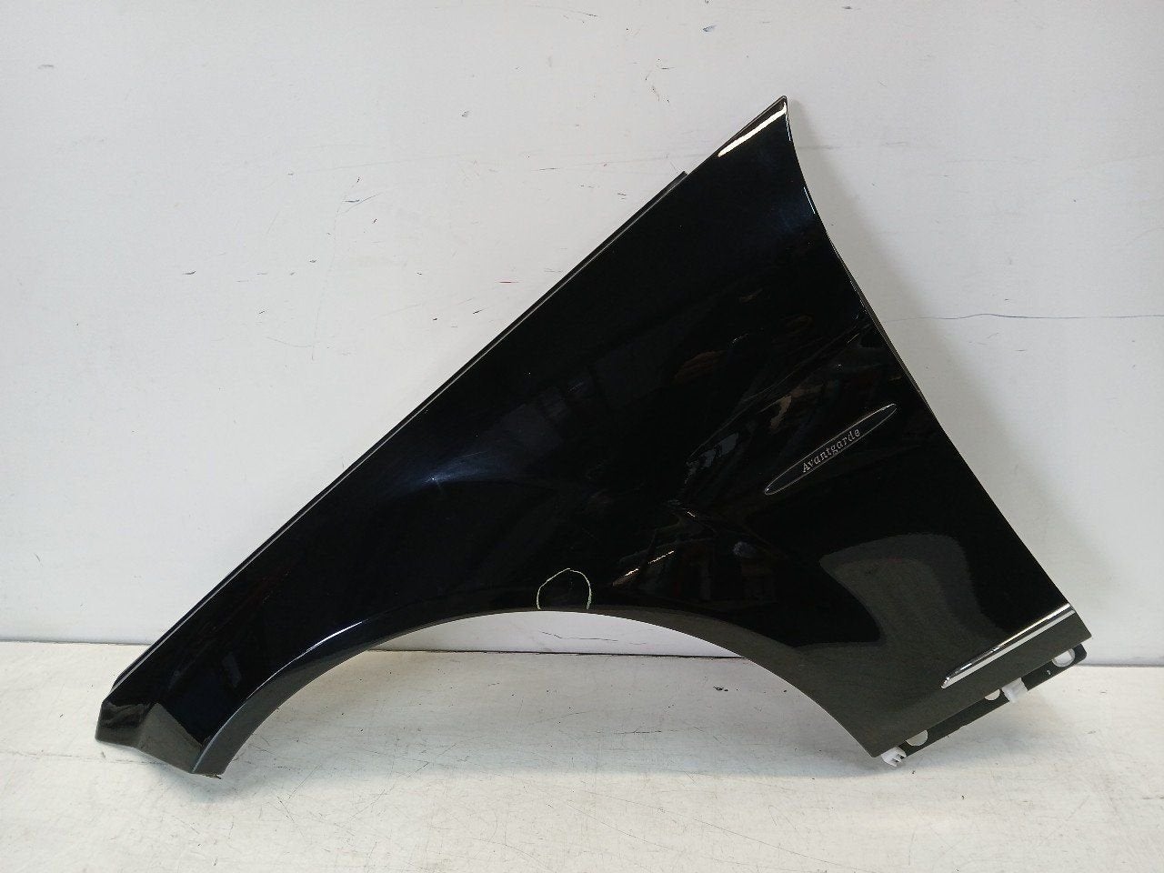 Spatbord links voor Mercedes-Benz C-Klasse, Onderdelen@venauto.nl, Van der Ven Autorecycling B.V., Gebruikt, Ettenseweg 76, 4706 PB Roosendaal, The Netherlands