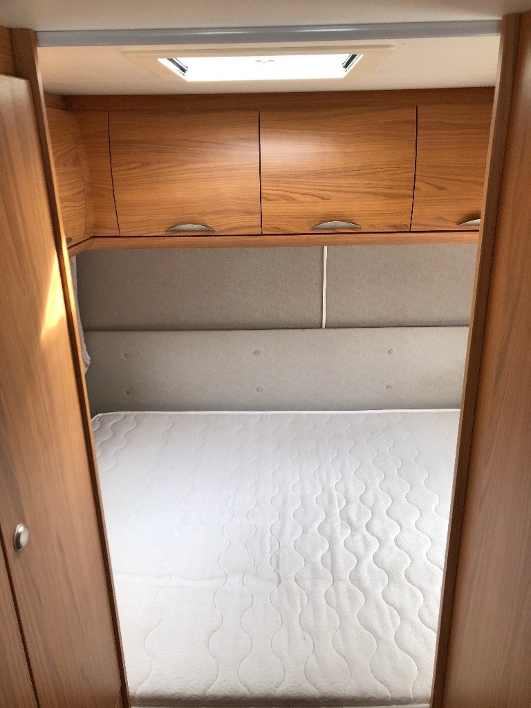 Foto 9 van AUTOMAAT Burstner i690 Elegance LAAG VASTBED 84.000km MOOI!!
