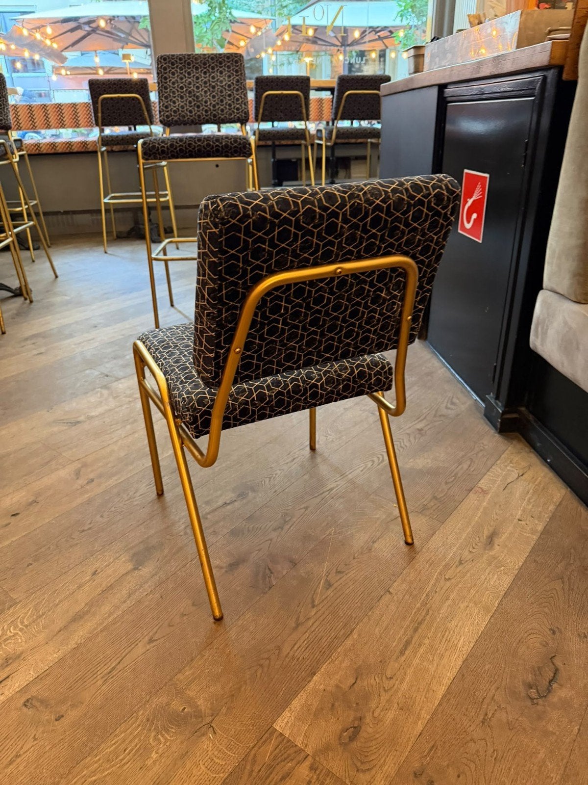 19 krukken en 51 lage stoelen - Ophalen in Deventer, Ophalen of Verzenden, Gebruikt, Staal