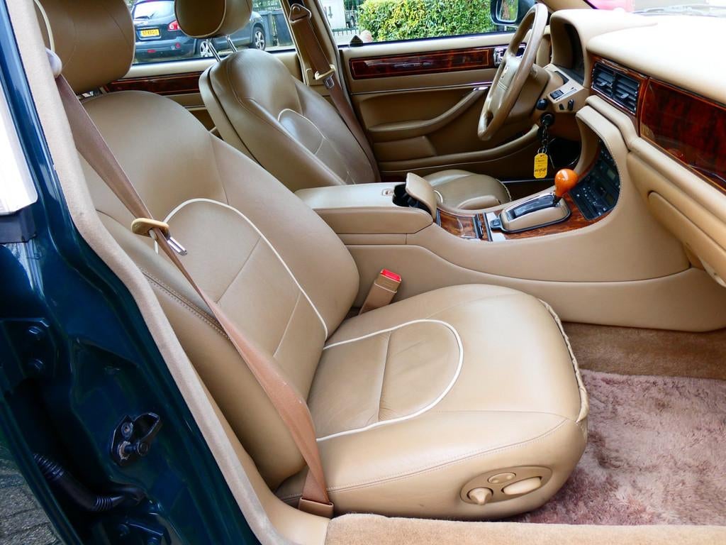 Daimler Double Six 6.0 V12 312pk Origineel Nederlands met hi, Achterwielaandrijving, Gebruikt, Beige, 12 cilinders
