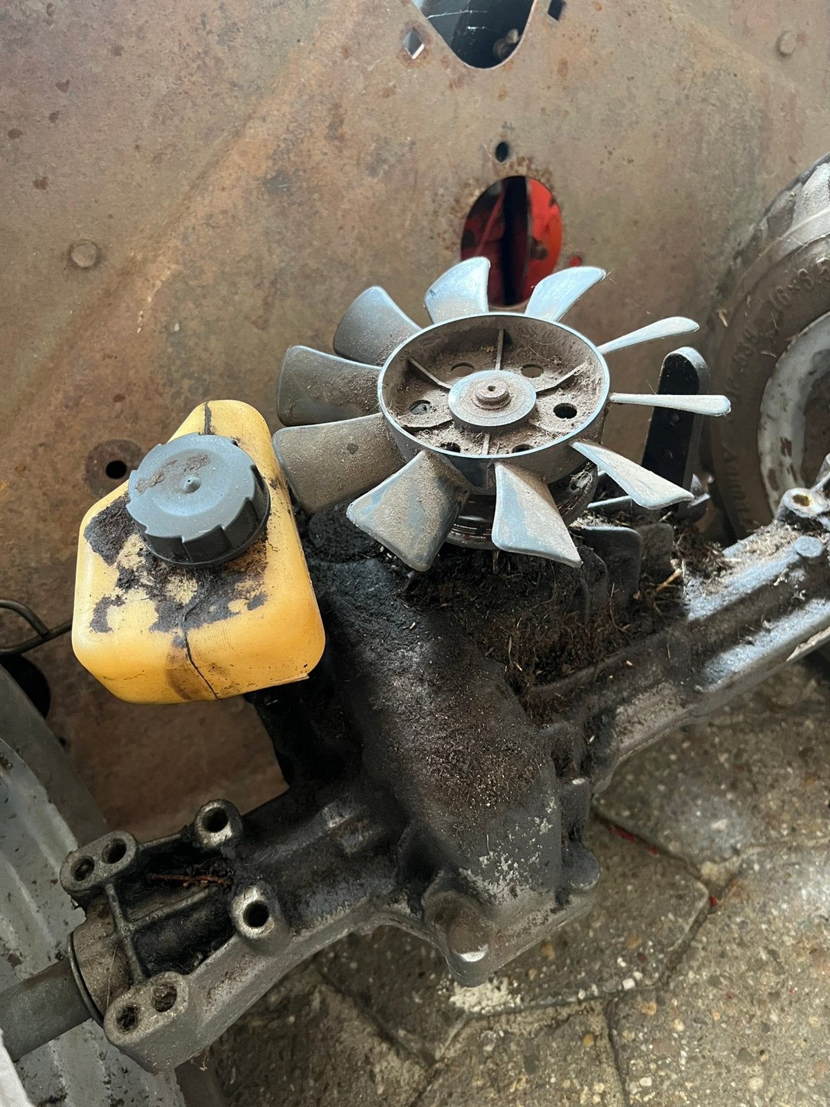 Hydrostaatbak Tuff-Torq voor Husqvarna Rider (ouder model), Ophalen, Cirkelmaaier, Gebruikt, Zweden