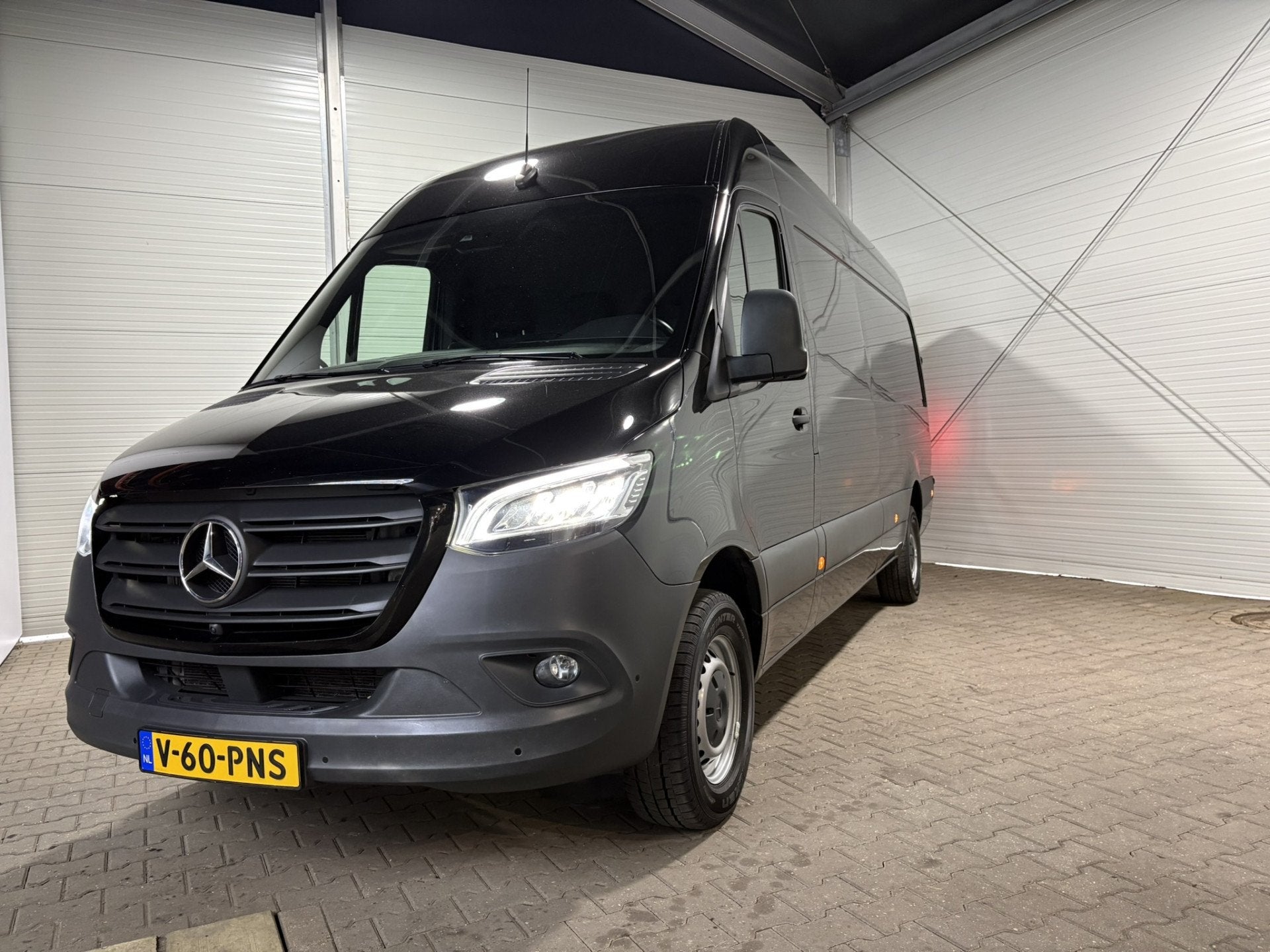 Mercedes-Benz Sprinter 319 1.9 CDI L3H2 RWD | 360 camera | C, Auto's, Automaat, Gebruikt, 2000 kg, Zwart