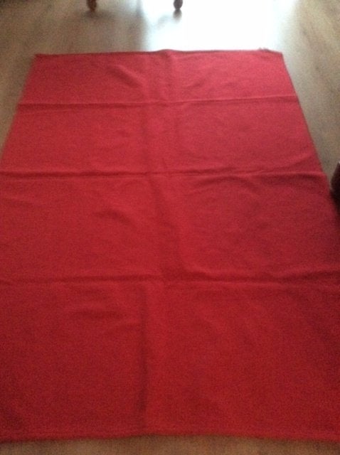 NIEUW GEBRUIKT ROOD KLEED 200 X 140 € 20.00, MODERN, 100 tot 150 cm, Ophalen of Verzenden, Rechthoekig