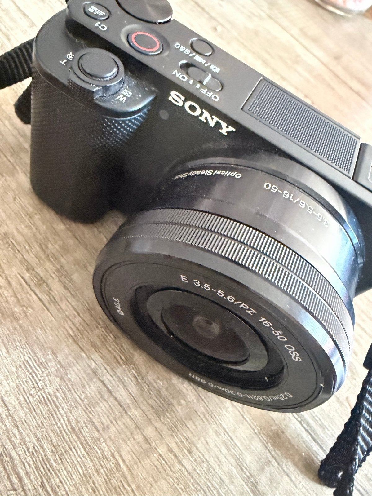 Sony ZV-E10 Systeemcamera - Perfect voor Vlogging, Ophalen, Beeldstabilisatie, Zo goed als nieuw, Sony