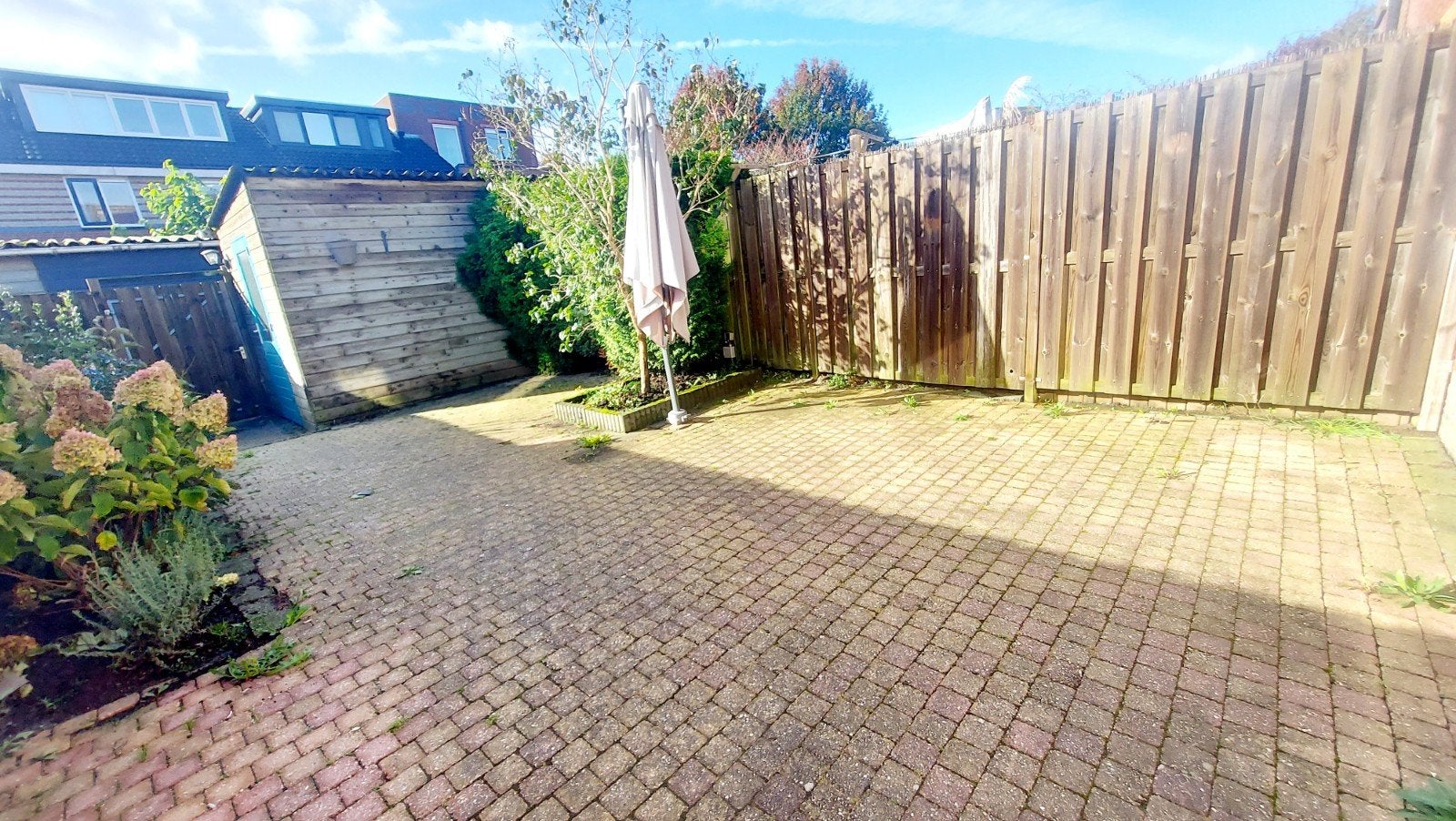 Gratis Klinkers - Rood en Geel - ca. 25m2 - Amersfoort, Ophalen, Gebruikt, Klinkers, 10 m² of meer