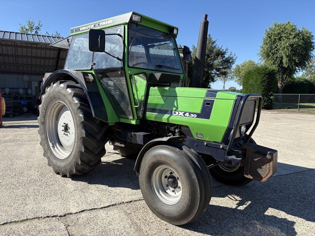Deutz DX 4.30 tractor, Infonl@deutz.com, Malachiet 300
3316 LD  Dordrecht, Deutz Neth, Gebruikt